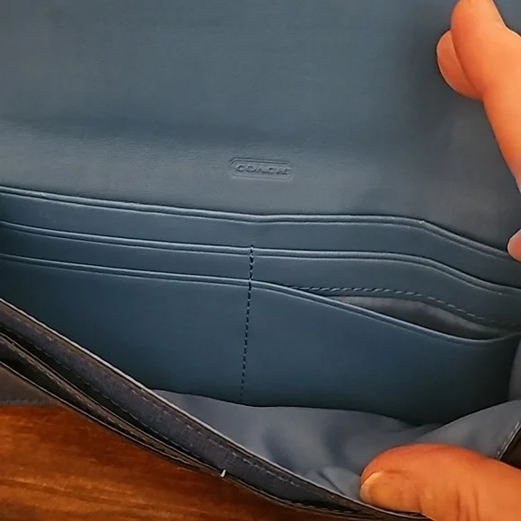 Authentic Coach Slim Wallet - Picture 5 of 7